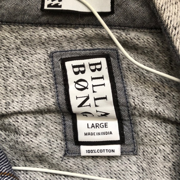 Women’s plaid button up - Picture 2 of 4